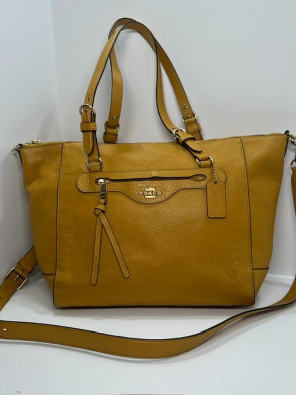 Coach Pebbled Leather Kleo Carryall Shoulder/Crossbody Travel Bag Gold Flax COA